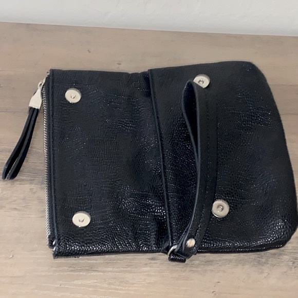 Jennifer Lopez Black Pebble Leather Wristlet EUC - Picture 5 of 13